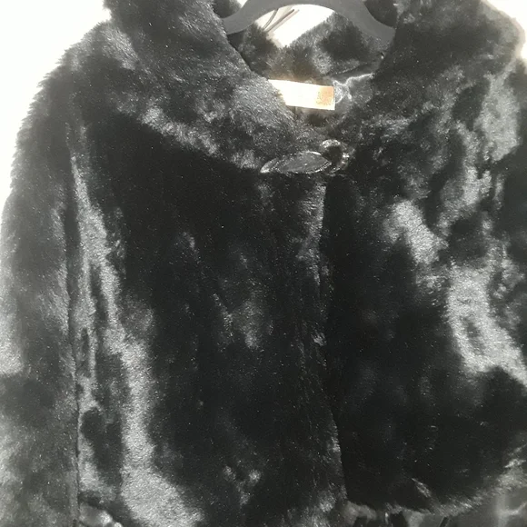 Vintage Black faux fur cape - Picture 2 of 5